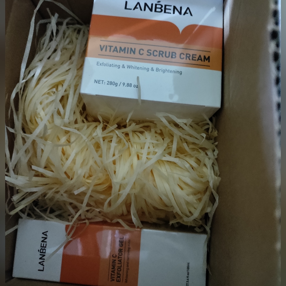 Lanbena Vitamin C Scrub and exfoliater gel